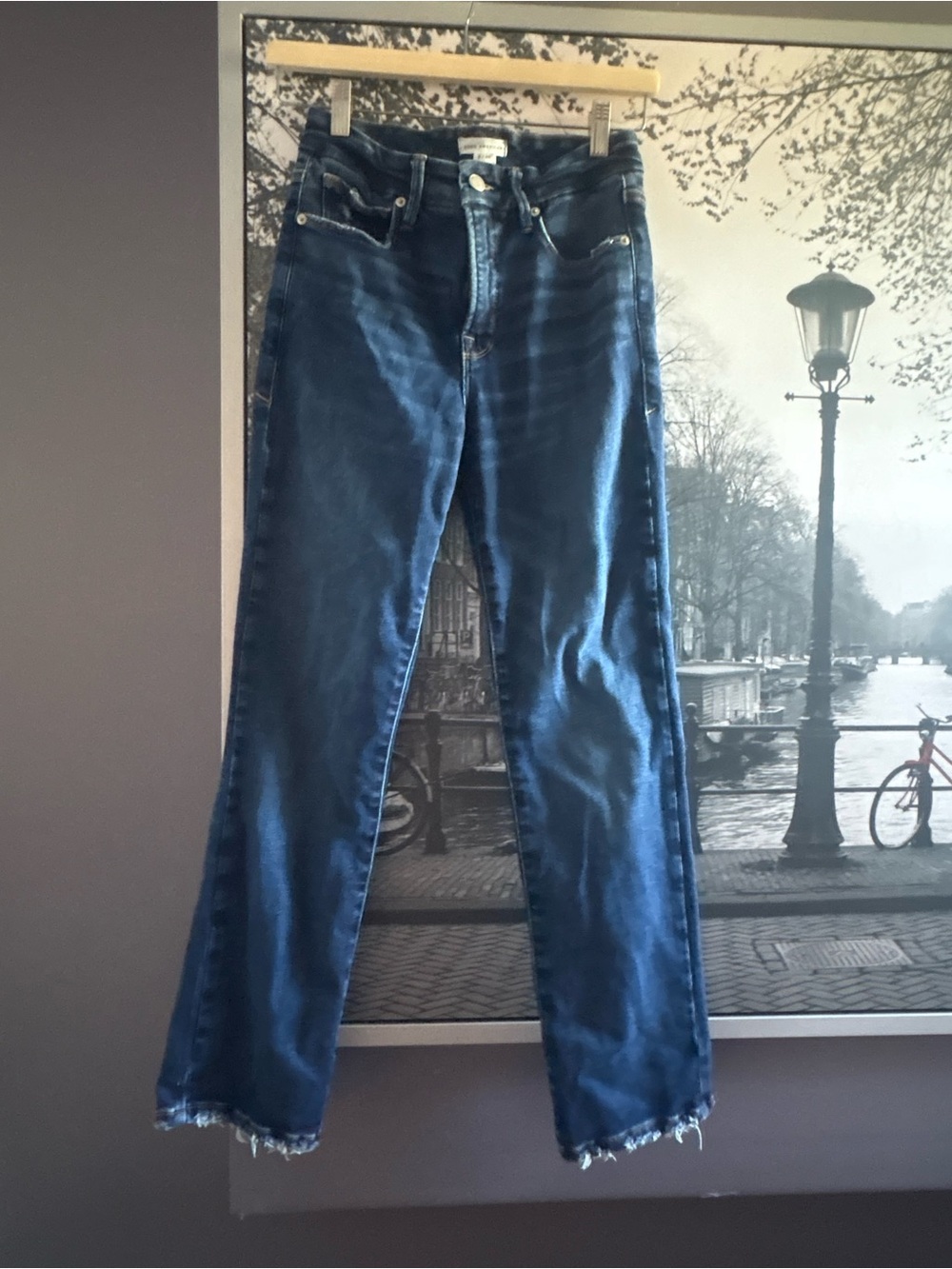 Good American Dark Blue Straight-Leg Jeans with Frayed Hem